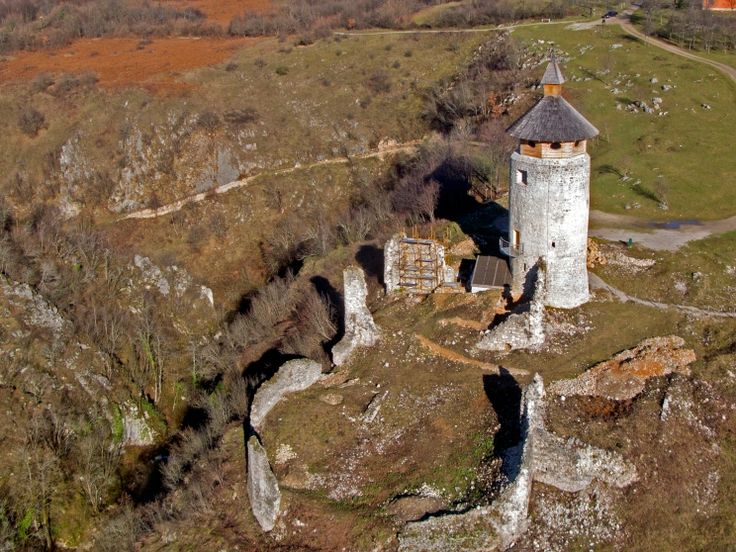 https://mdw-travel-data-us-east-1.s3.amazonaws.com/img/country/Croatia/Castle-Topic-Grabovac/img_02.jpg