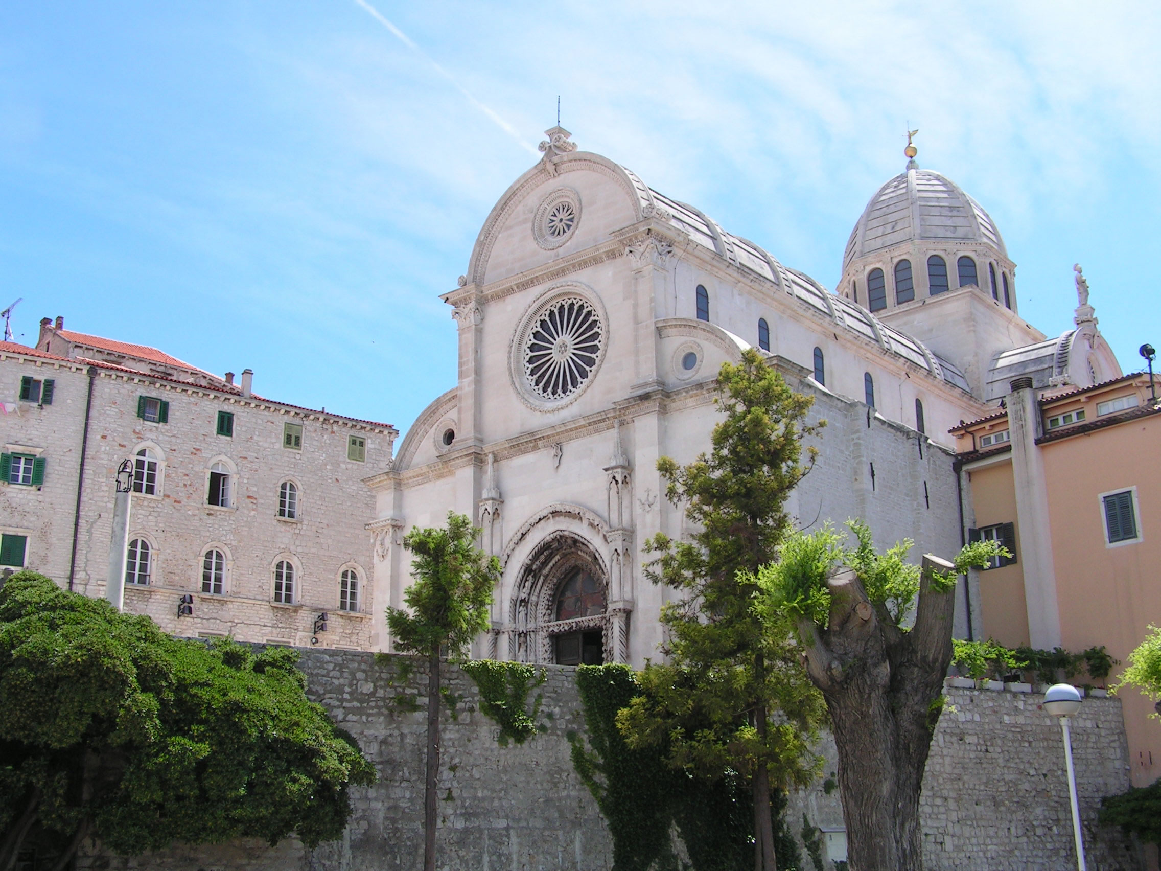 https://mdw-travel-data-us-east-1.s3.amazonaws.com/img/country/Croatia/Cathedral-of-St-James/img_03.jpg