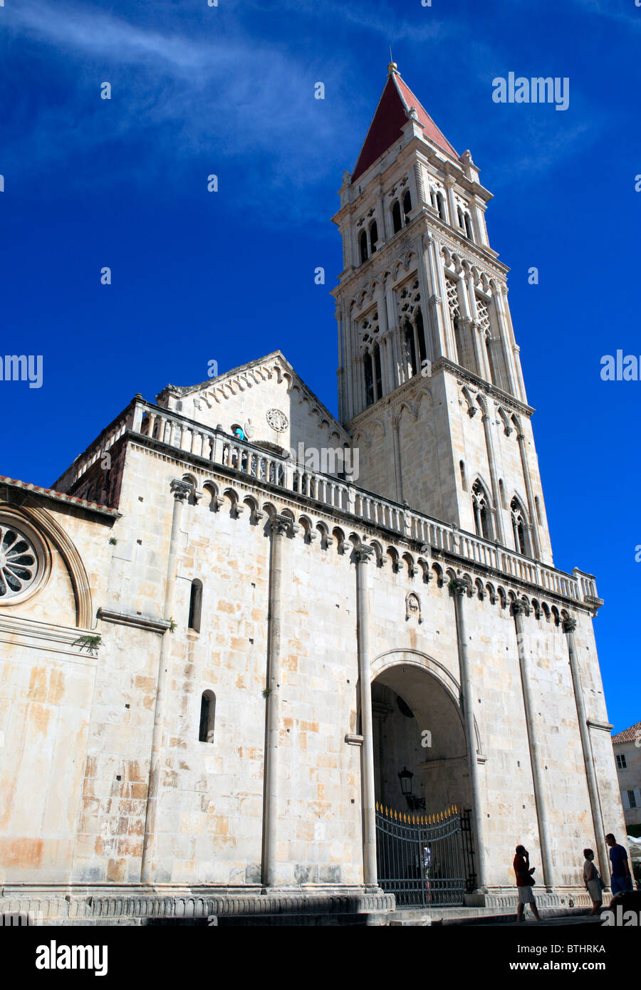 https://mdw-travel-data-us-east-1.s3.amazonaws.com/img/country/Croatia/Cathedral-of-St-Lawrence/img_02.jpg