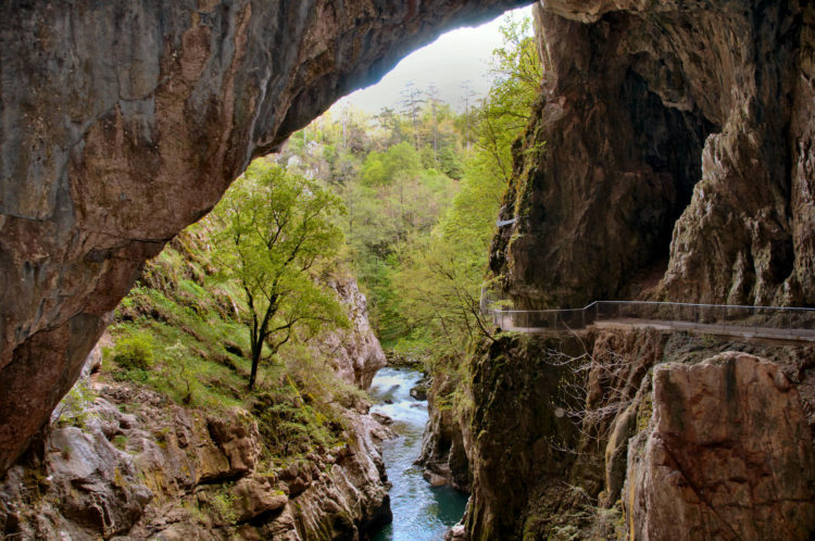 https://mdw-travel-data-us-east-1.s3.amazonaws.com/img/country/Croatia/Cave-System-Sisman/img_01.jpg