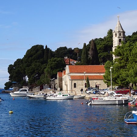 https://mdw-travel-data-us-east-1.s3.amazonaws.com/img/country/Croatia/Cavtat-Old-Town/img_03.jpg