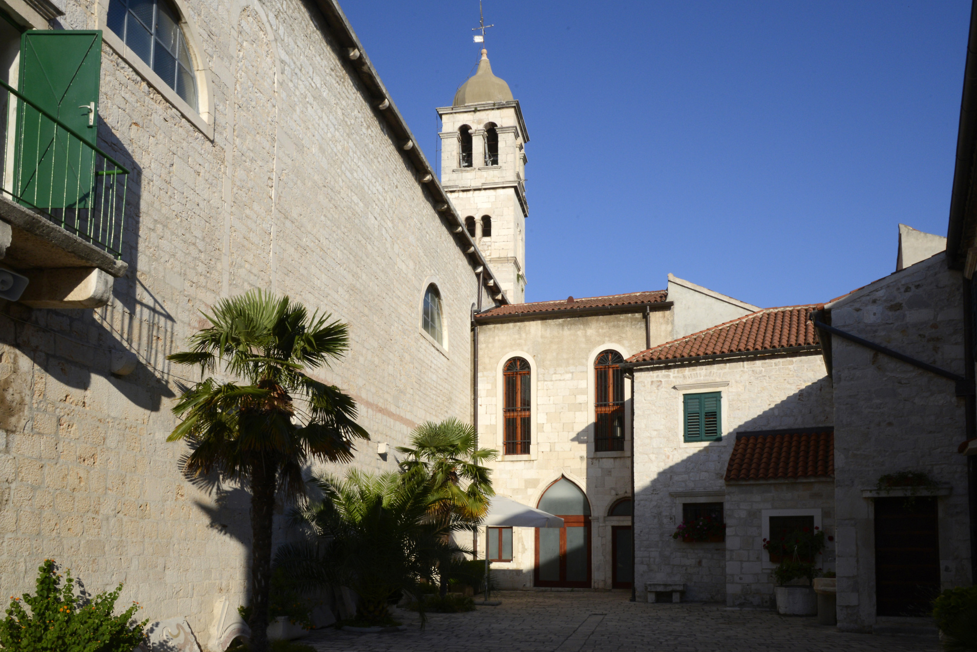 https://mdw-travel-data-us-east-1.s3.amazonaws.com/img/country/Croatia/Church-and-Monastery-of-St-Francis/img_00.jpg