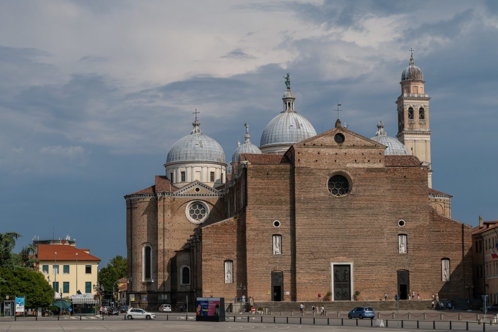 https://mdw-travel-data-us-east-1.s3.amazonaws.com/img/country/Croatia/Church-of-St-Anthony-of-Padua/img_02.jpg