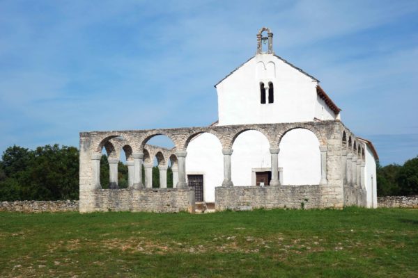 https://mdw-travel-data-us-east-1.s3.amazonaws.com/img/country/Croatia/Church-of-Sveta-Foska-Pula/img_03.jpg