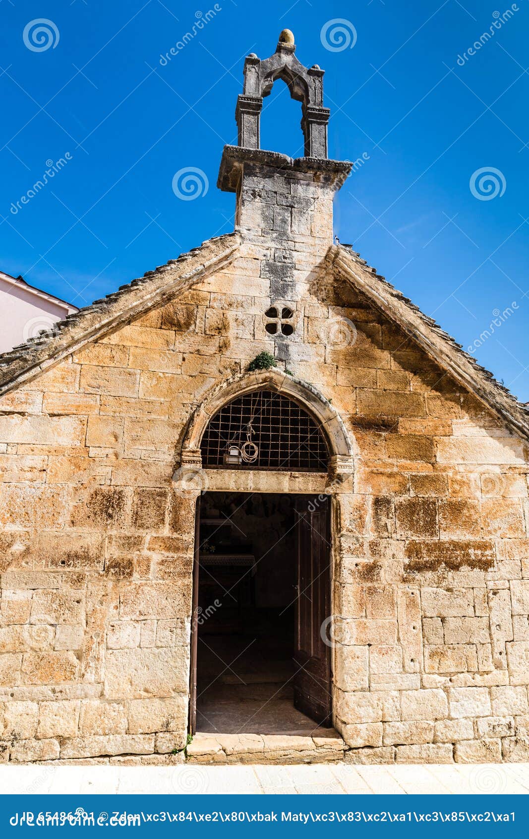 https://mdw-travel-data-us-east-1.s3.amazonaws.com/img/country/Croatia/Church-of-the-Holy-Spirit/img_02.jpg