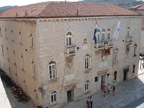 https://mdw-travel-data-us-east-1.s3.amazonaws.com/img/country/Croatia/Cipiko-Palace/img_01.jpg