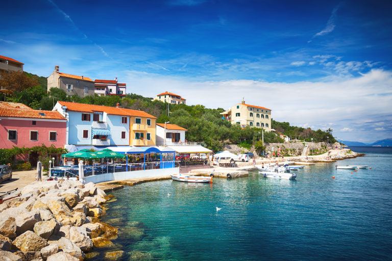 https://mdw-travel-data-us-east-1.s3.amazonaws.com/img/country/Croatia/Cres-Island/img_02.jpg