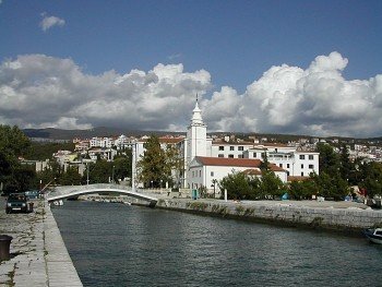 https://mdw-travel-data-us-east-1.s3.amazonaws.com/img/country/Croatia/Crikvenica/img_02.jpg