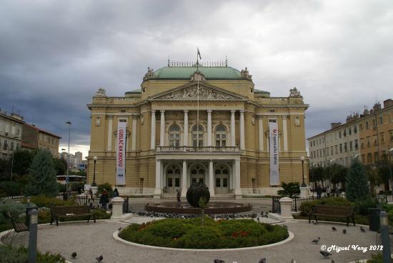 https://mdw-travel-data-us-east-1.s3.amazonaws.com/img/country/Croatia/Croatian-National-Theatre-Ivan-pl-Zajc/img_02.jpg