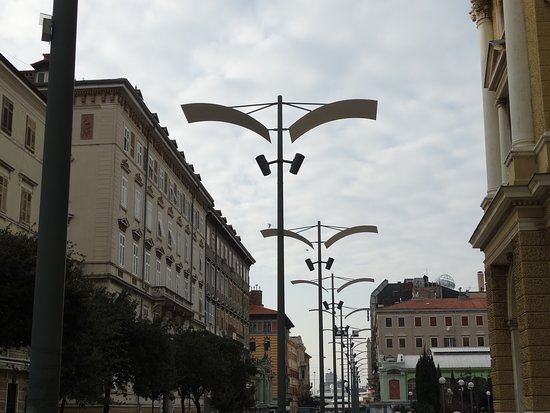 https://mdw-travel-data-us-east-1.s3.amazonaws.com/img/country/Croatia/Croatian-National-Theatre-Ivan-pl-Zajc/img_03.jpg