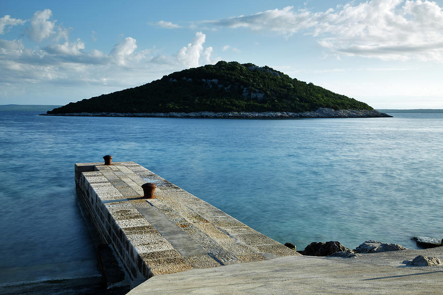 https://mdw-travel-data-us-east-1.s3.amazonaws.com/img/country/Croatia/Cunski/img_03.jpg