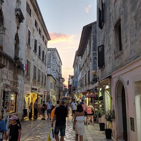 https://mdw-travel-data-us-east-1.s3.amazonaws.com/img/country/Croatia/Decumanus-Street/img_03.jpg