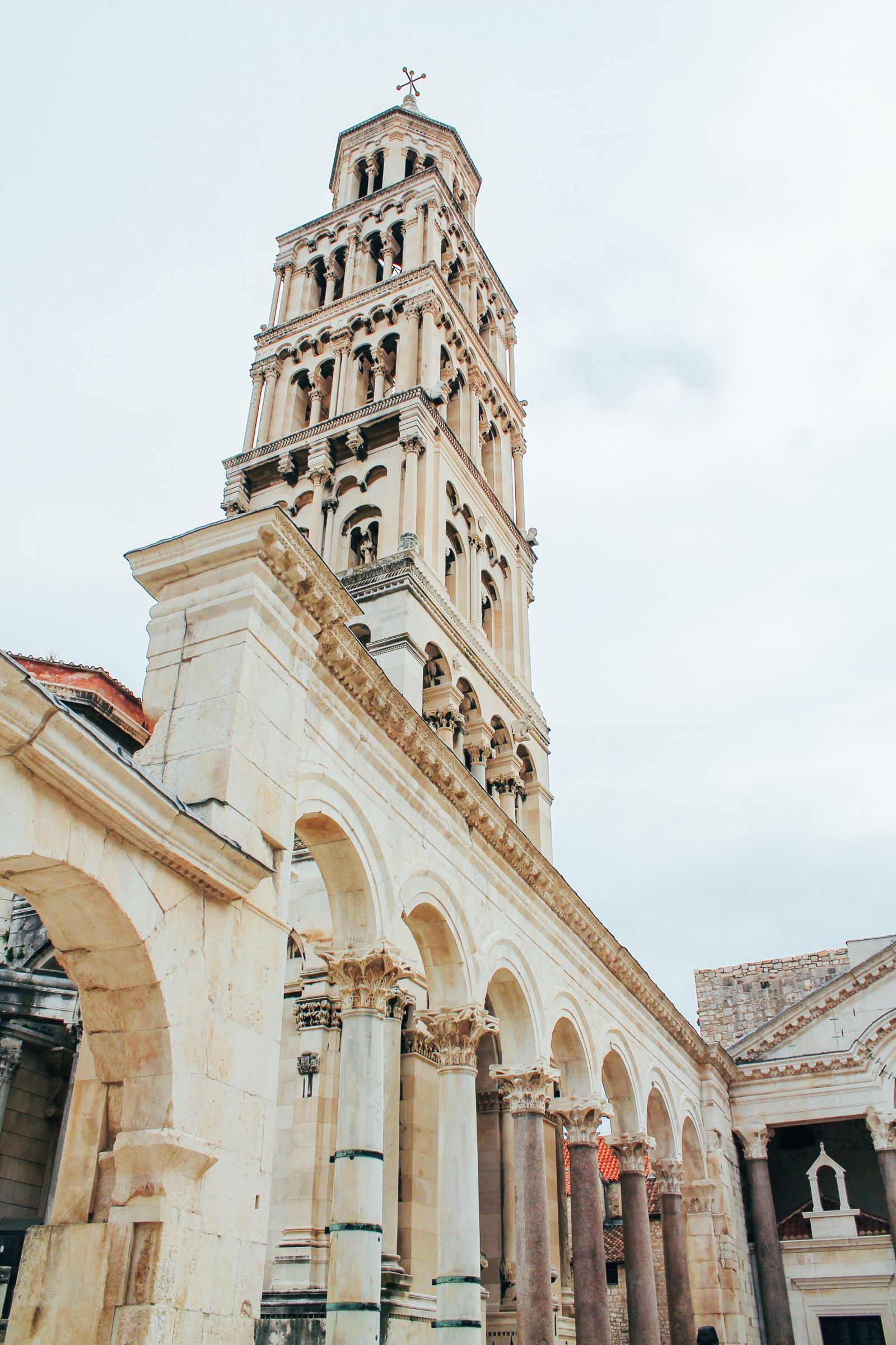 https://mdw-travel-data-us-east-1.s3.amazonaws.com/img/country/Croatia/Diocletians-Palace/img_03.jpg