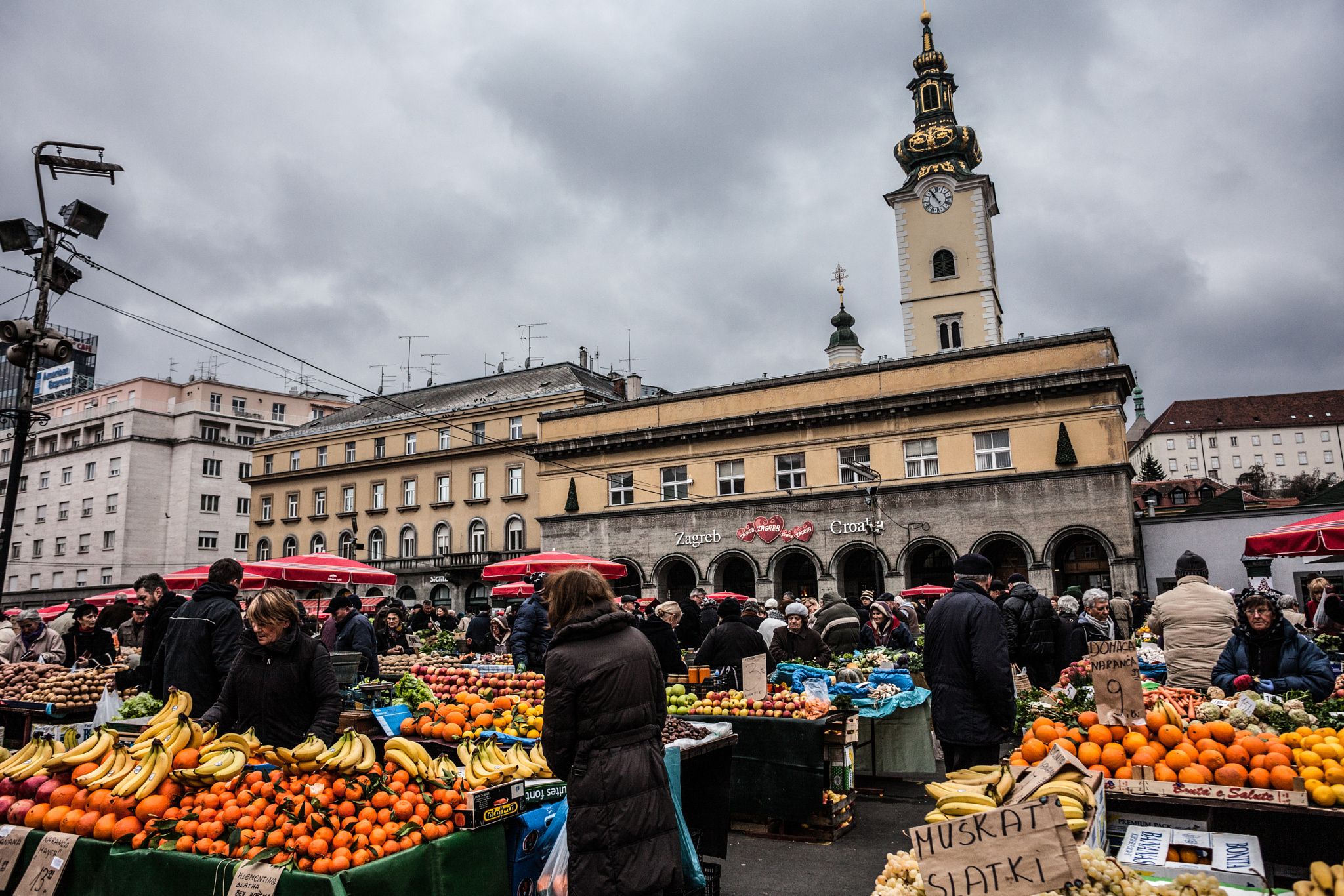 https://mdw-travel-data-us-east-1.s3.amazonaws.com/img/country/Croatia/Dolac-Market/img_01.jpg