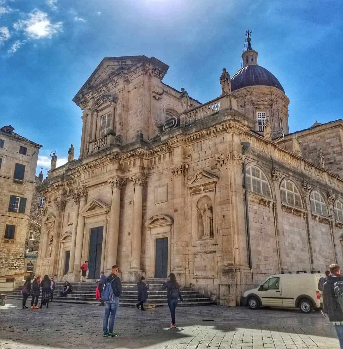 https://mdw-travel-data-us-east-1.s3.amazonaws.com/img/country/Croatia/Dubrovnik-Cathedral/img_01.jpg