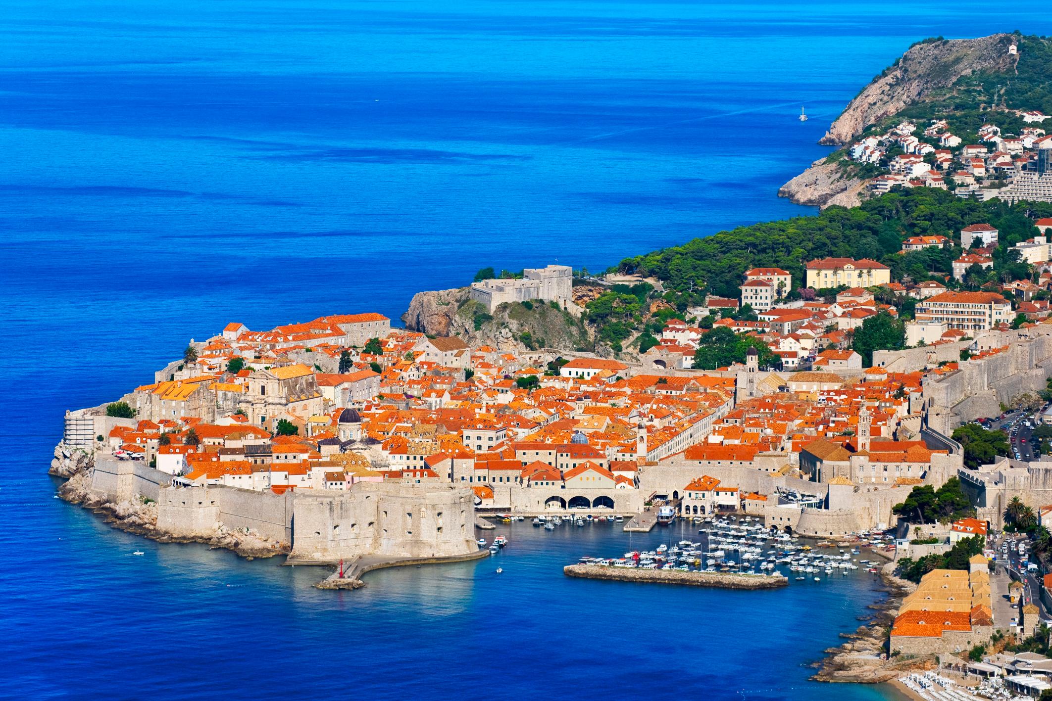 https://mdw-travel-data-us-east-1.s3.amazonaws.com/img/country/Croatia/Dubrovnik-City-Walls/img_01.jpg