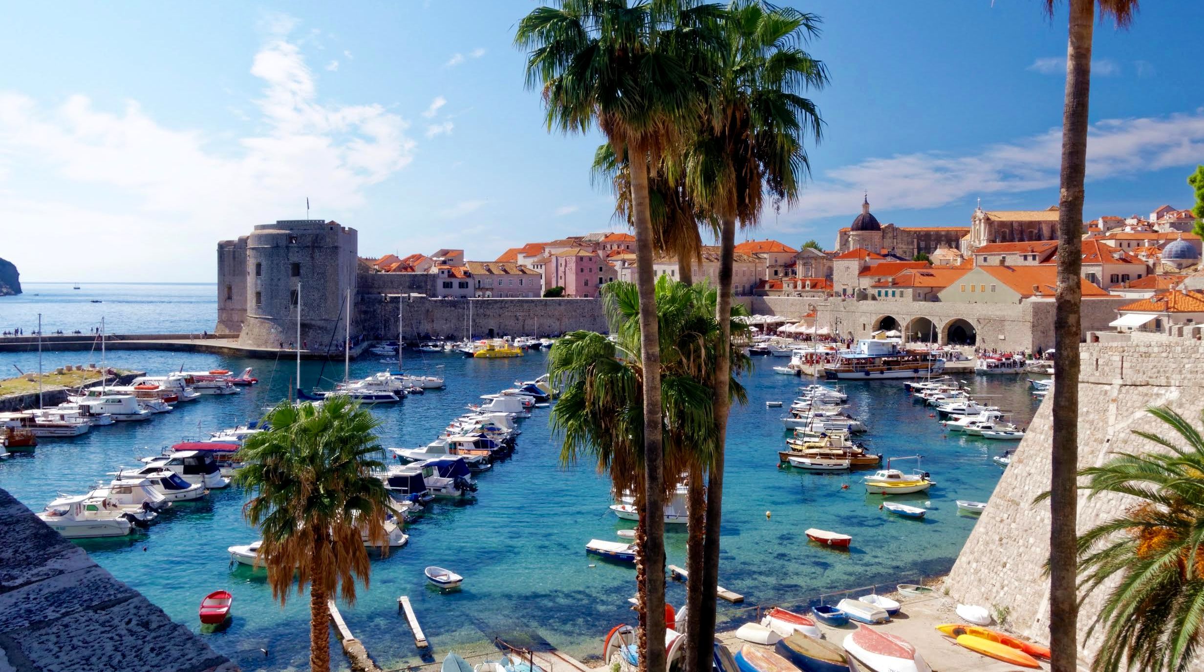 https://mdw-travel-data-us-east-1.s3.amazonaws.com/img/country/Croatia/Dubrovnik-Old-Town-Walls/img_03.jpg