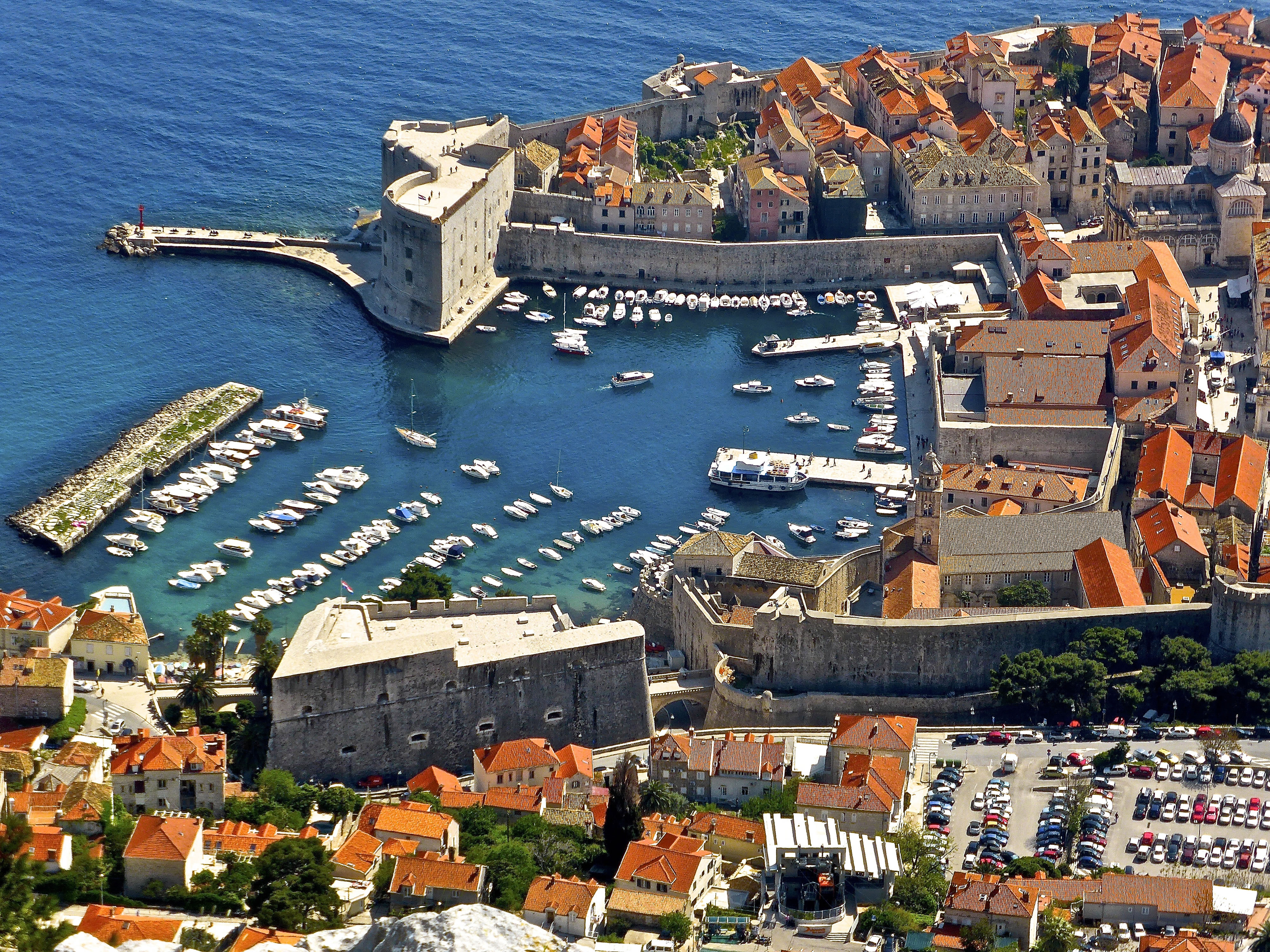 https://mdw-travel-data-us-east-1.s3.amazonaws.com/img/country/Croatia/Dubrovnik-West-Harbor/img_03.jpg