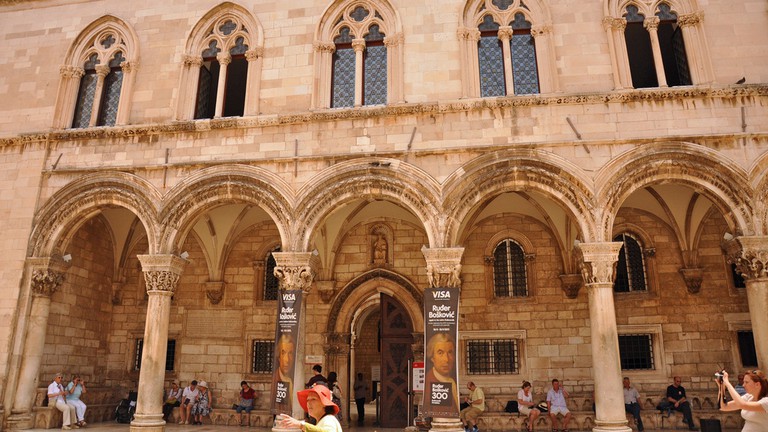 https://mdw-travel-data-us-east-1.s3.amazonaws.com/img/country/Croatia/Dukes-Palace/img_01.jpg