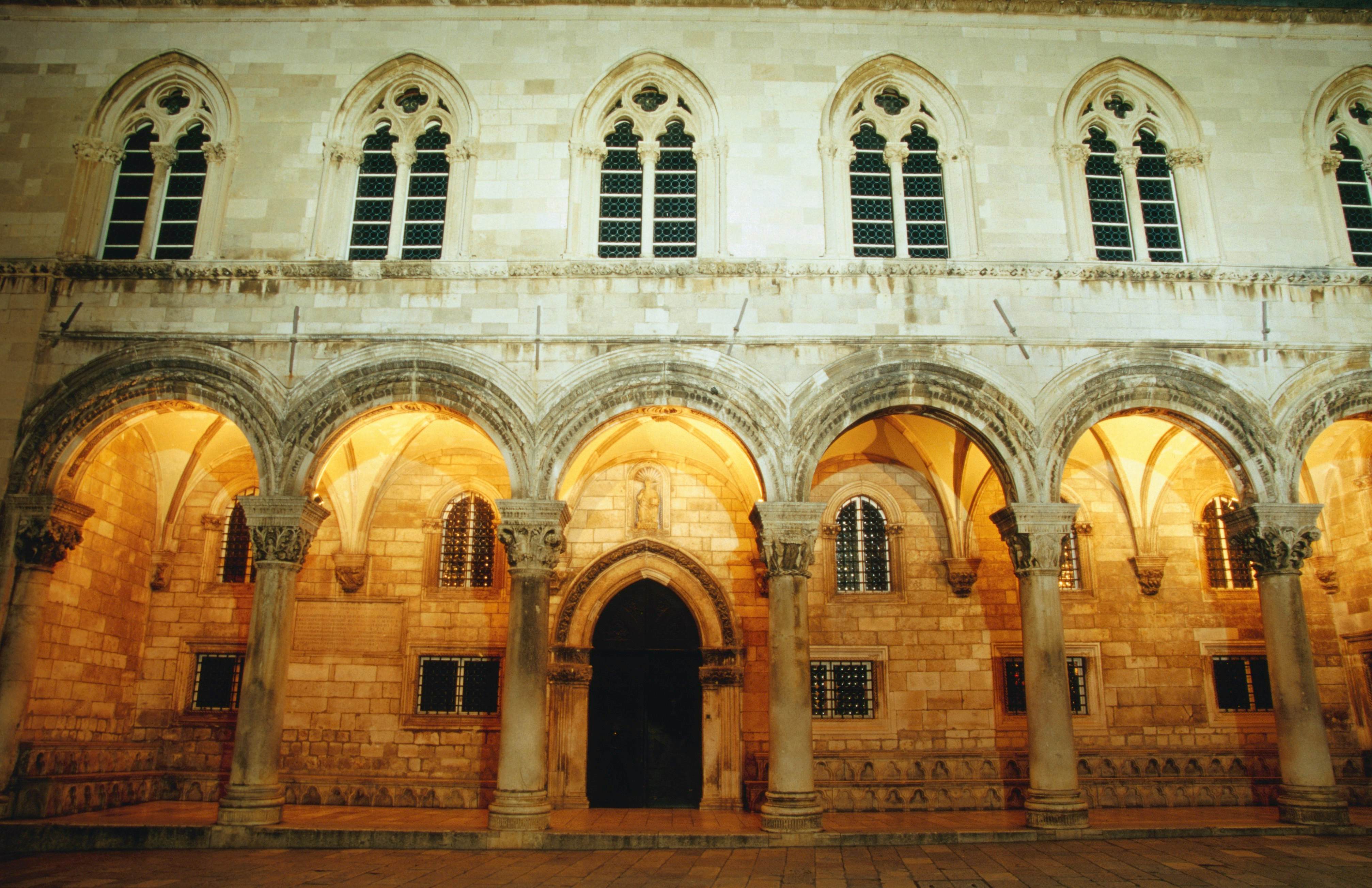 https://mdw-travel-data-us-east-1.s3.amazonaws.com/img/country/Croatia/Dukes-Palace/img_02.jpg