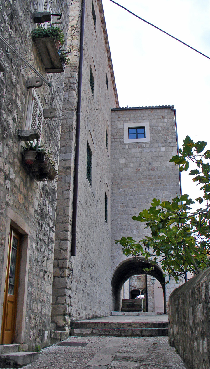 https://mdw-travel-data-us-east-1.s3.amazonaws.com/img/country/Croatia/Ethnographic-Museum-Zagreb/img_05.jpg