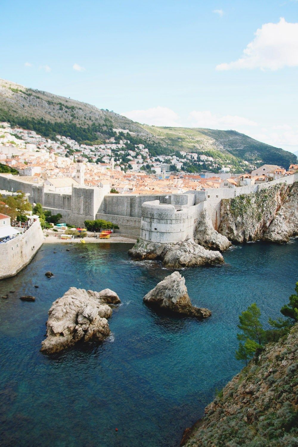 https://mdw-travel-data-us-east-1.s3.amazonaws.com/img/country/Croatia/Fort-Lovrijenac/img_01.jpg
