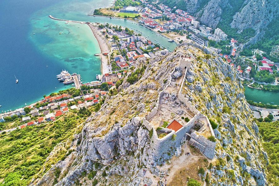 https://mdw-travel-data-us-east-1.s3.amazonaws.com/img/country/Croatia/Fortica-Fortress/img_01.jpg