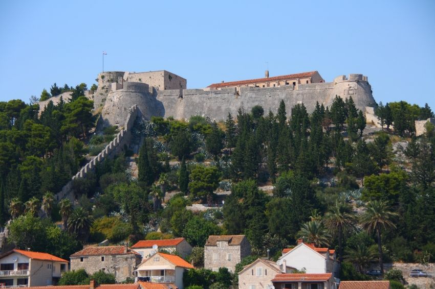 https://mdw-travel-data-us-east-1.s3.amazonaws.com/img/country/Croatia/Fortica-Fortress/img_02.jpg