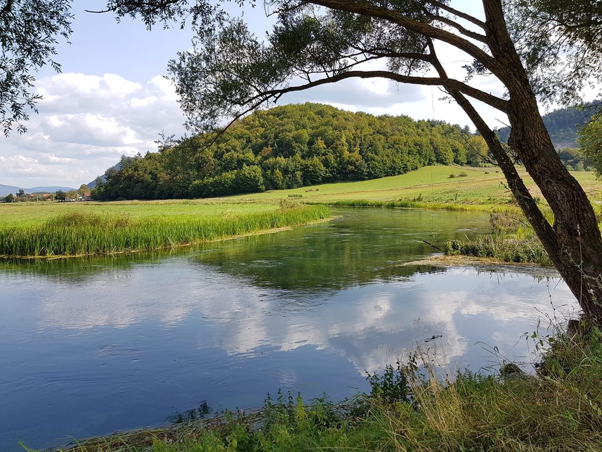 https://mdw-travel-data-us-east-1.s3.amazonaws.com/img/country/Croatia/Gacka-Valley/img_02.jpg
