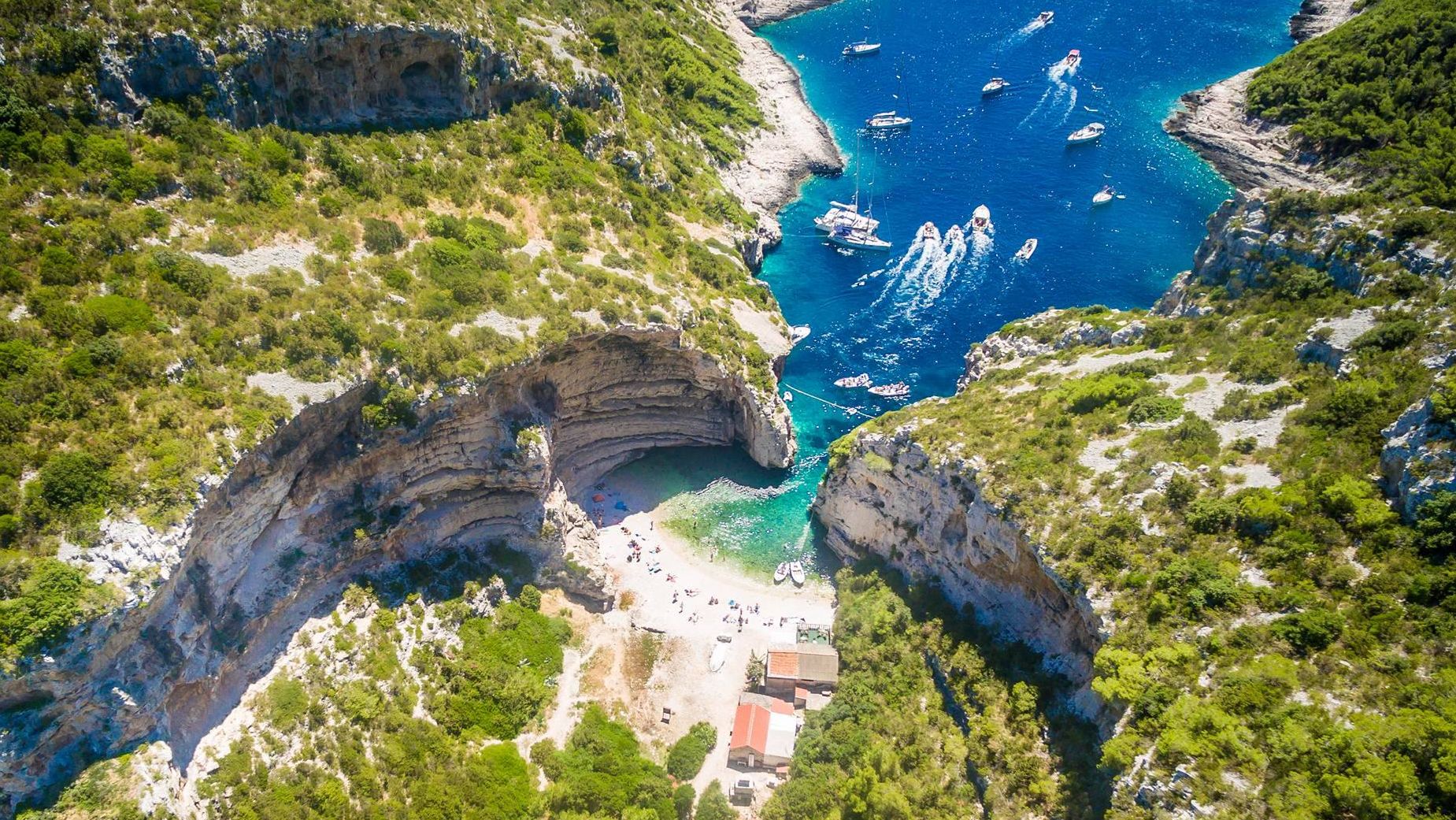 https://mdw-travel-data-us-east-1.s3.amazonaws.com/img/country/Croatia/Garbic-Beach/img_03.jpg