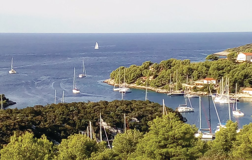https://mdw-travel-data-us-east-1.s3.amazonaws.com/img/country/Croatia/Gornje-Celo-Beach/img_02.jpg