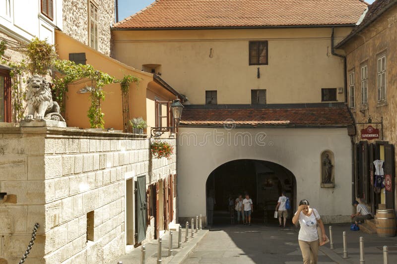 https://mdw-travel-data-us-east-1.s3.amazonaws.com/img/country/Croatia/Gradec-Stone-Gate/img_02.jpg