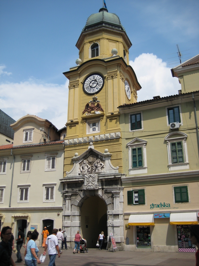 https://mdw-travel-data-us-east-1.s3.amazonaws.com/img/country/Croatia/Gradski-Vrtuljak/img_03.jpg