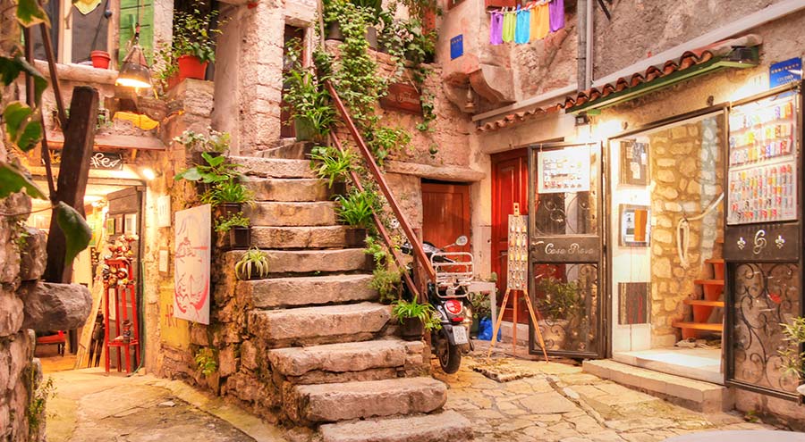 https://mdw-travel-data-us-east-1.s3.amazonaws.com/img/country/Croatia/Grisia-Street/img_01.jpg