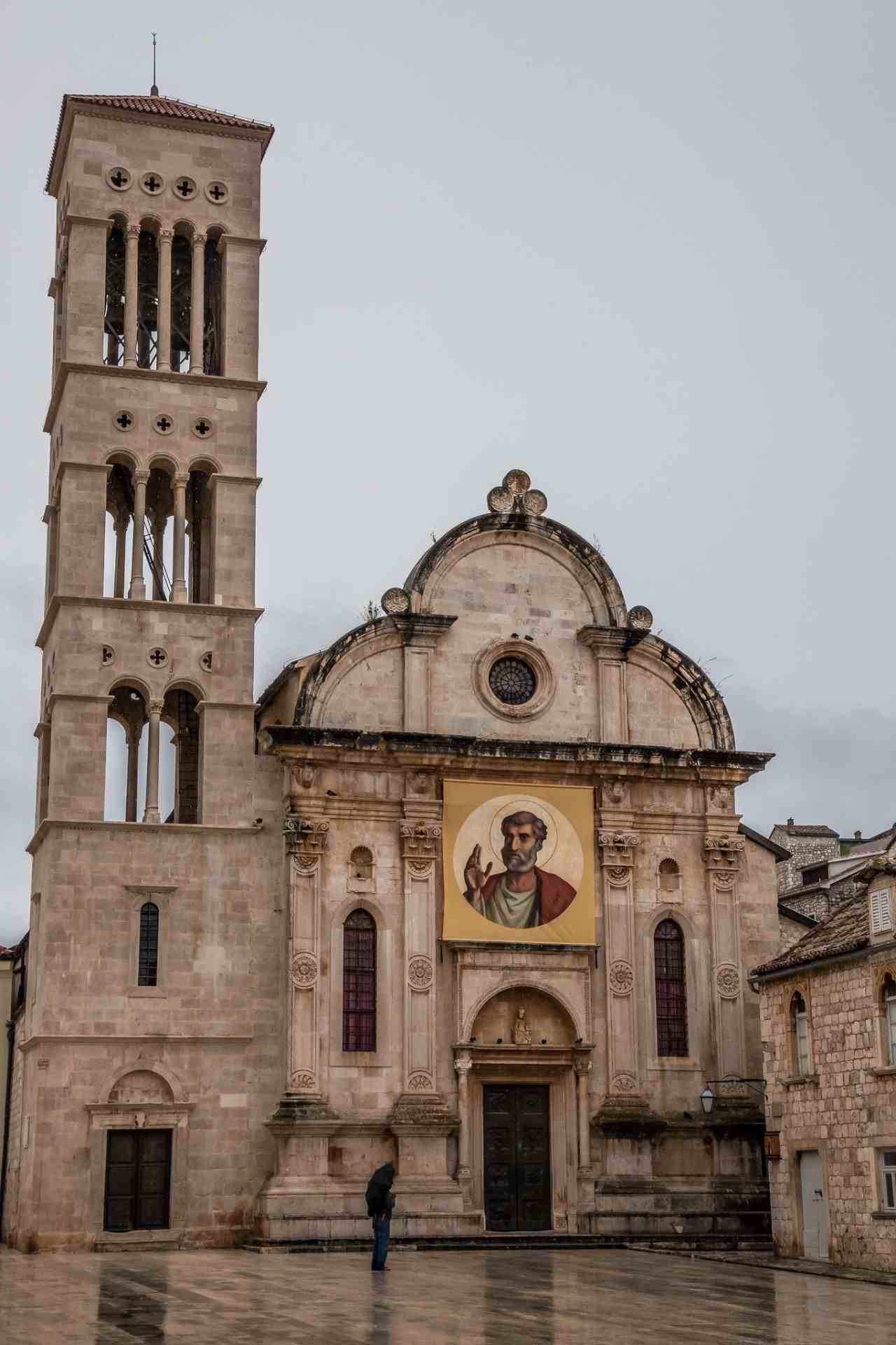 https://mdw-travel-data-us-east-1.s3.amazonaws.com/img/country/Croatia/Hvar-Cathedral/img_03.jpg