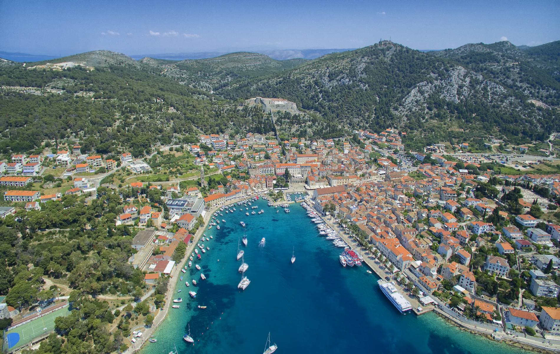 https://mdw-travel-data-us-east-1.s3.amazonaws.com/img/country/Croatia/Hvar-Fortress/img_02.jpg