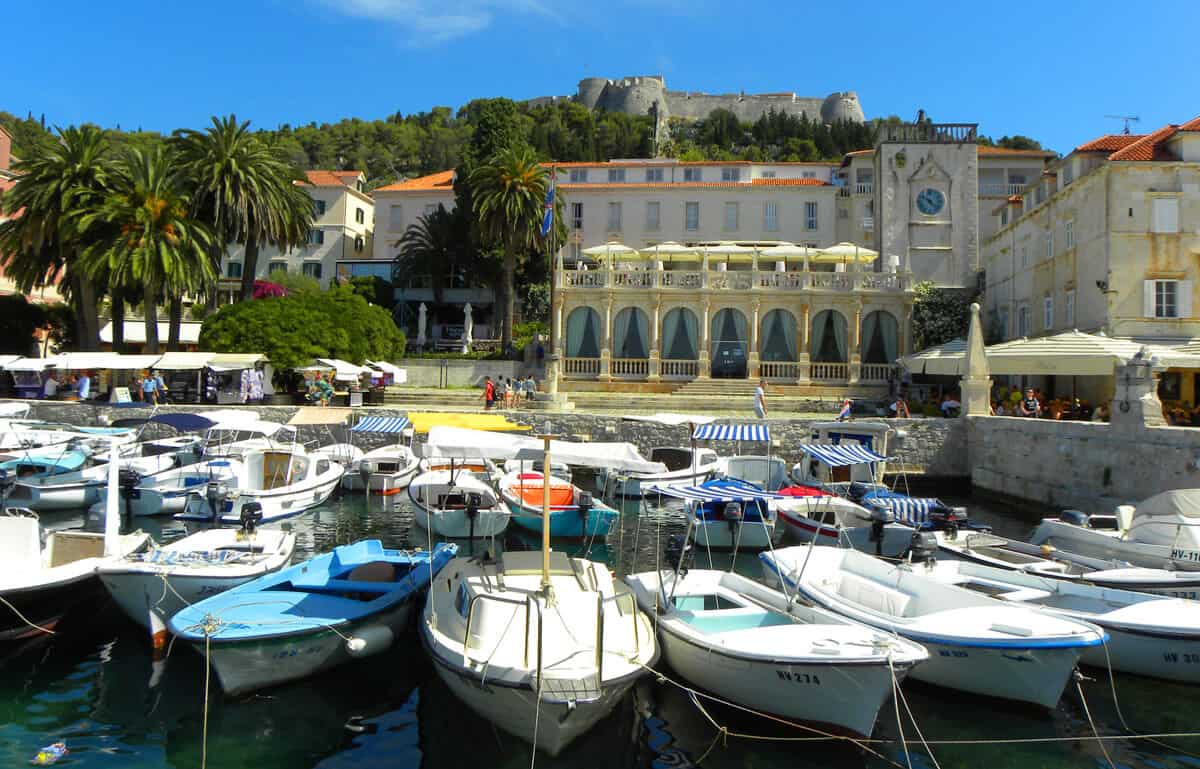https://mdw-travel-data-us-east-1.s3.amazonaws.com/img/country/Croatia/Hvar-Fortress/img_03.jpg