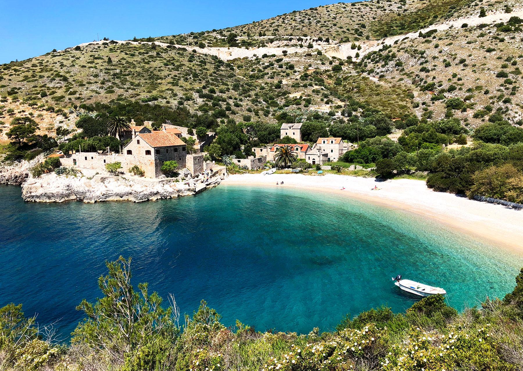 https://mdw-travel-data-us-east-1.s3.amazonaws.com/img/country/Croatia/Hvar-Island/img_03.jpg