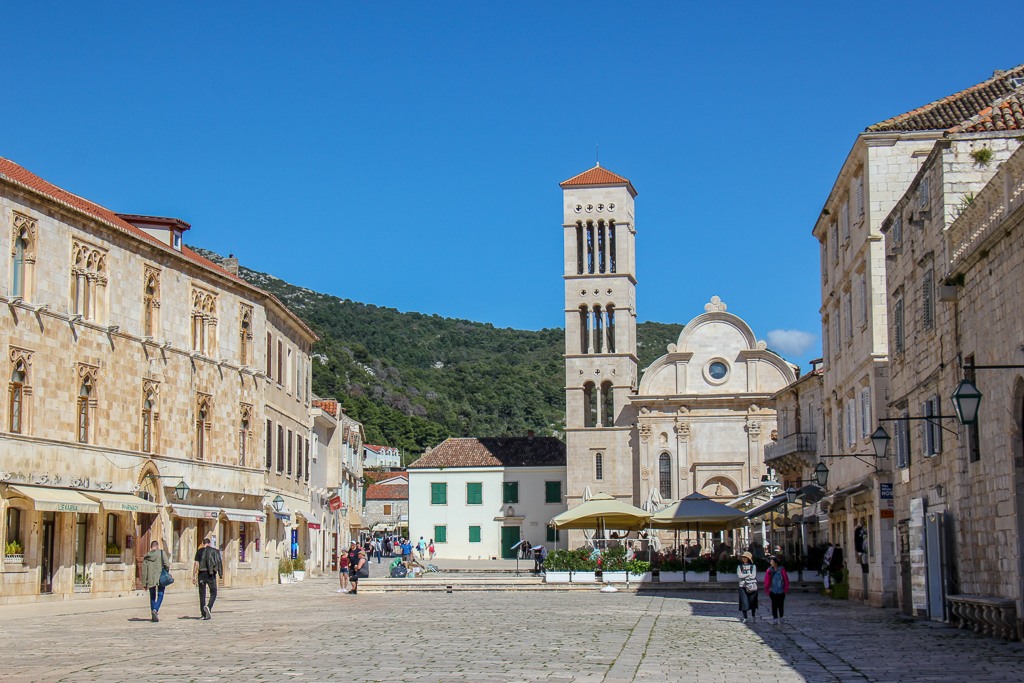 https://mdw-travel-data-us-east-1.s3.amazonaws.com/img/country/Croatia/Hvar-Town-Square/img_02.jpg