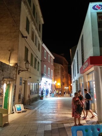 https://mdw-travel-data-us-east-1.s3.amazonaws.com/img/country/Croatia/Kacic-Square/img_03.jpg