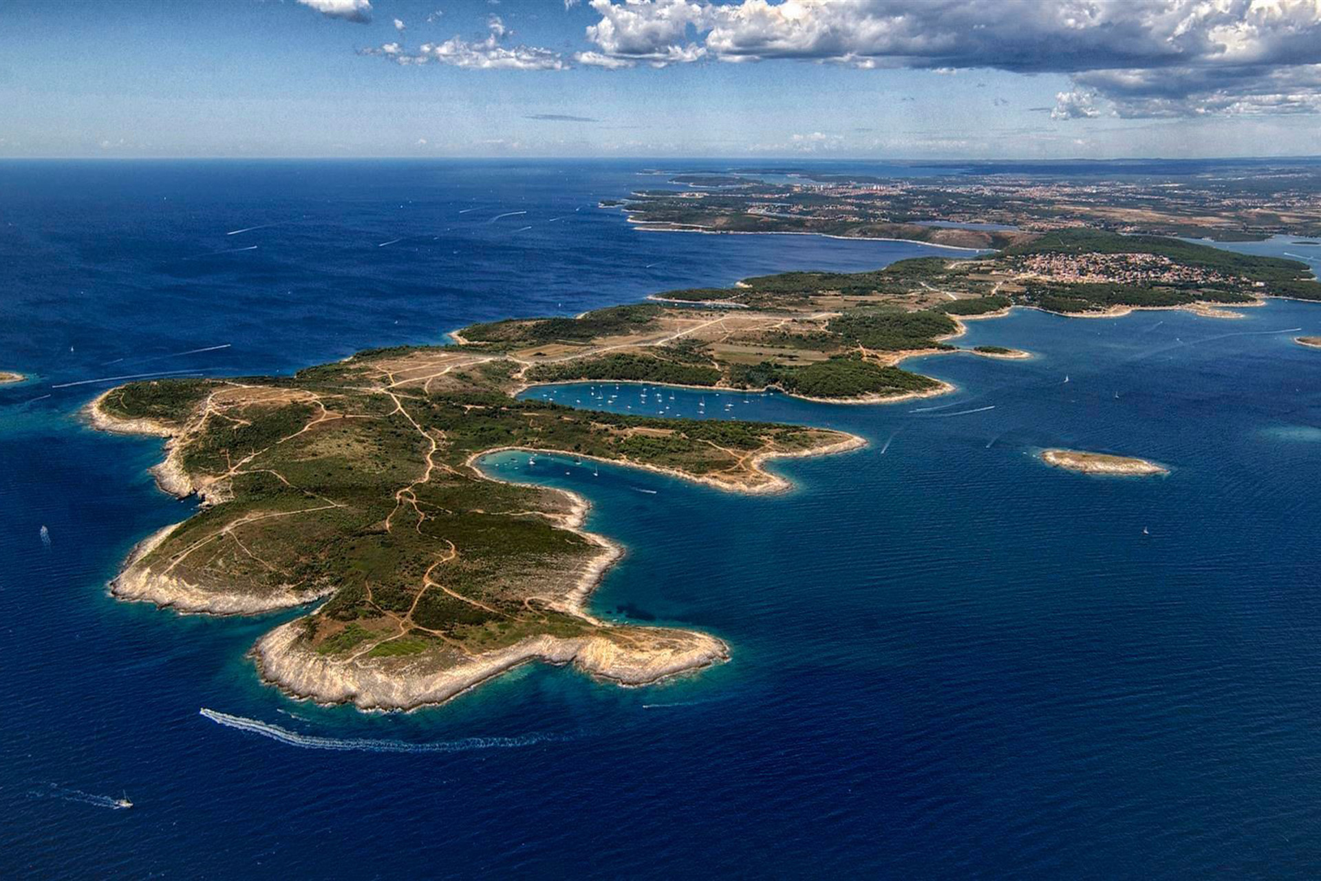 https://mdw-travel-data-us-east-1.s3.amazonaws.com/img/country/Croatia/Kamenjak-National-Park/img_02.jpg