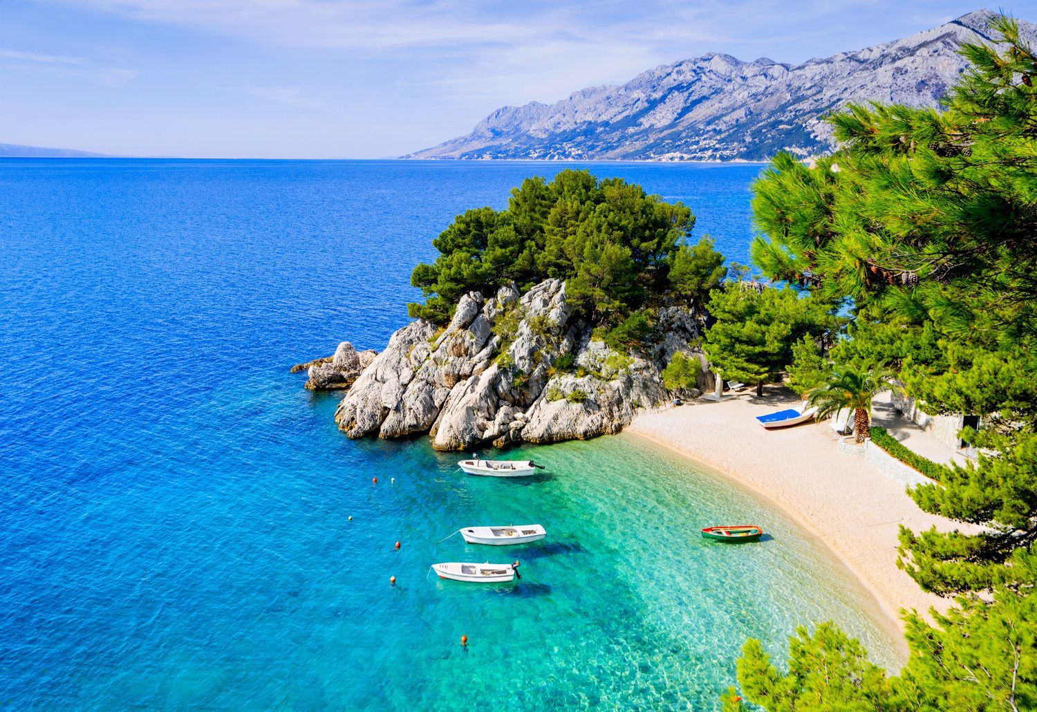 https://mdw-travel-data-us-east-1.s3.amazonaws.com/img/country/Croatia/Kasjuni-Beach/img_03.jpg