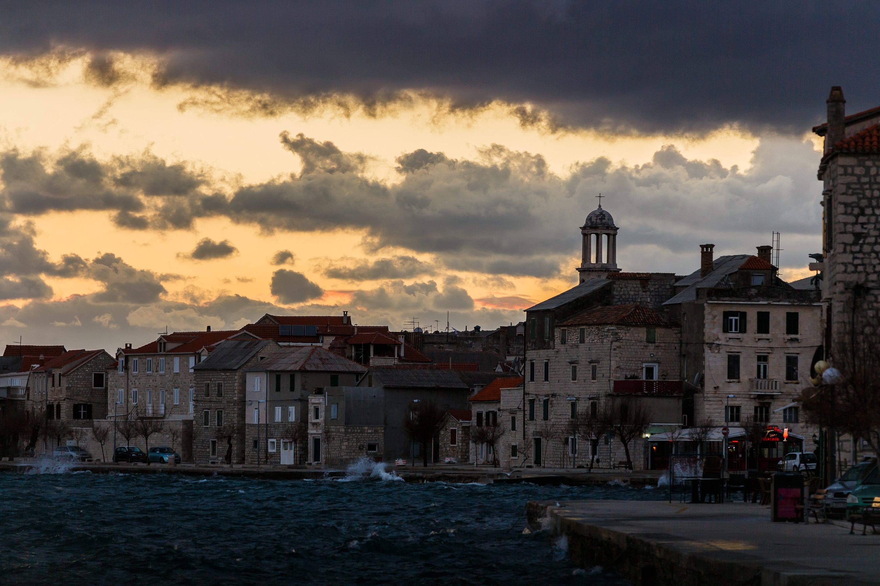 https://mdw-travel-data-us-east-1.s3.amazonaws.com/img/country/Croatia/Kastel-Hill/img_01.jpg