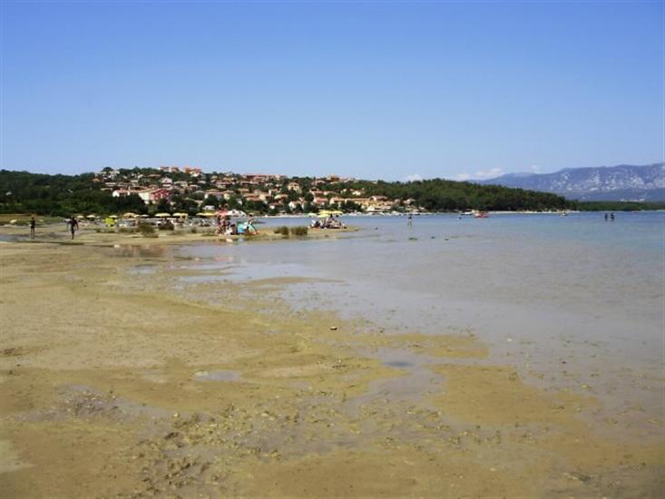 https://mdw-travel-data-us-east-1.s3.amazonaws.com/img/country/Croatia/Klimno-Beach/img_00.jpg