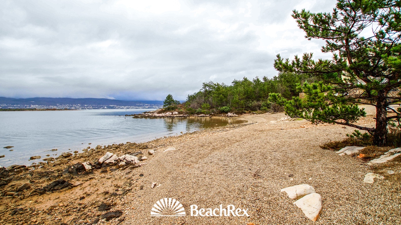 https://mdw-travel-data-us-east-1.s3.amazonaws.com/img/country/Croatia/Klimno-Beach/img_01.jpg