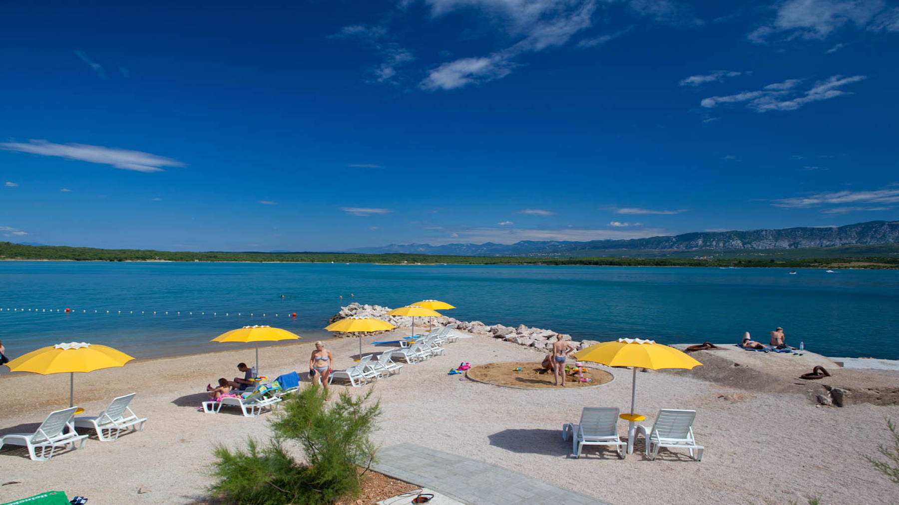 https://mdw-travel-data-us-east-1.s3.amazonaws.com/img/country/Croatia/Klimno-Beach/img_02.jpg