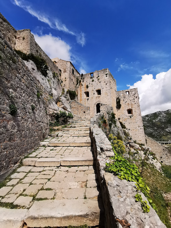 https://mdw-travel-data-us-east-1.s3.amazonaws.com/img/country/Croatia/Klis-Fortress/img_02.jpg