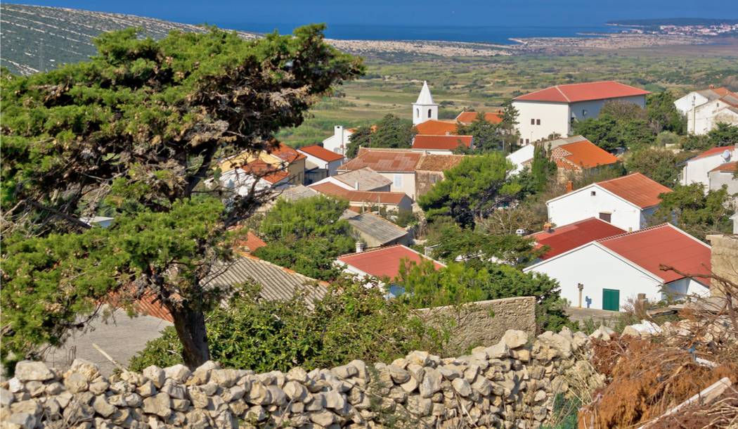 https://mdw-travel-data-us-east-1.s3.amazonaws.com/img/country/Croatia/Kolan-Village/img_00.jpg