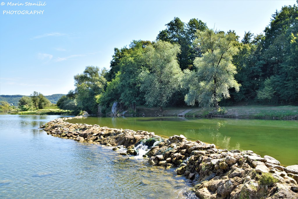 https://mdw-travel-data-us-east-1.s3.amazonaws.com/img/country/Croatia/Korana-River/img_03.jpg