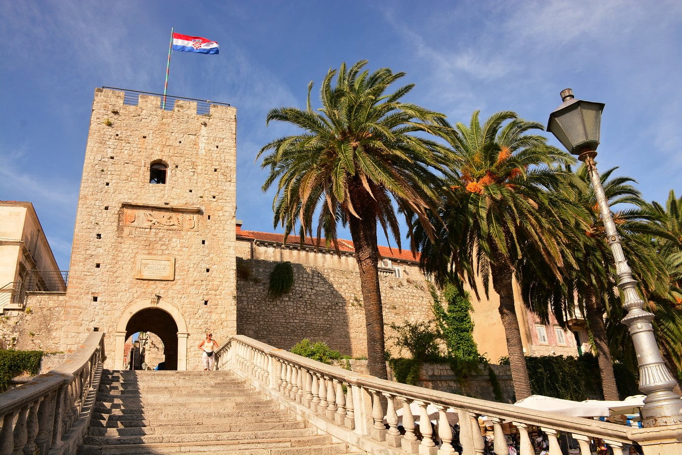 https://mdw-travel-data-us-east-1.s3.amazonaws.com/img/country/Croatia/Korcula-Town-Gate/img_02.jpg